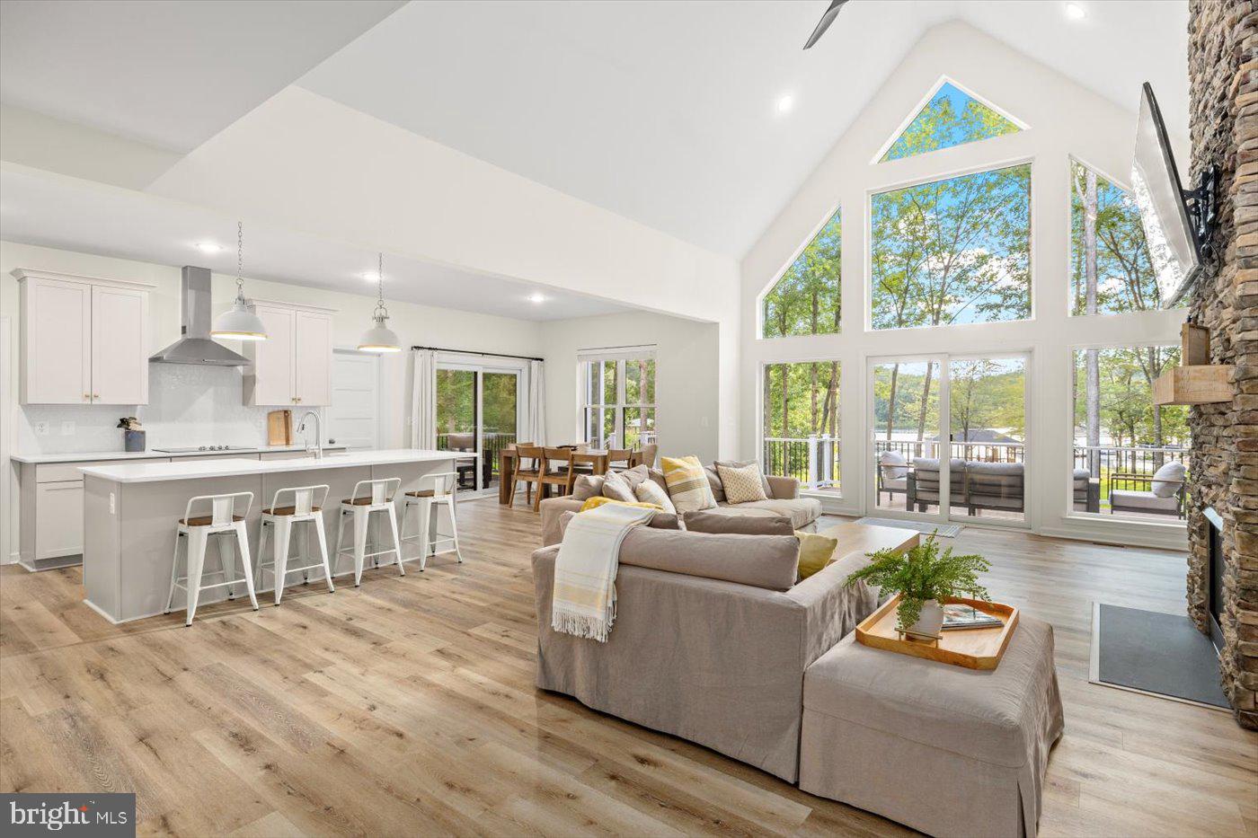 NOAHS LANDING - Residential