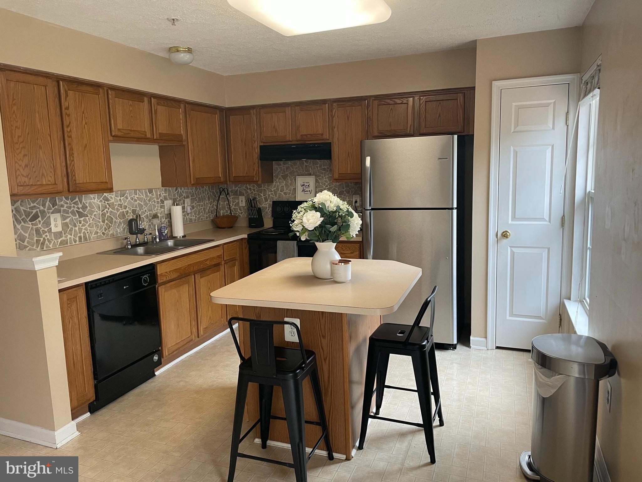 THE MDOWS OF ELK CRE - Residential