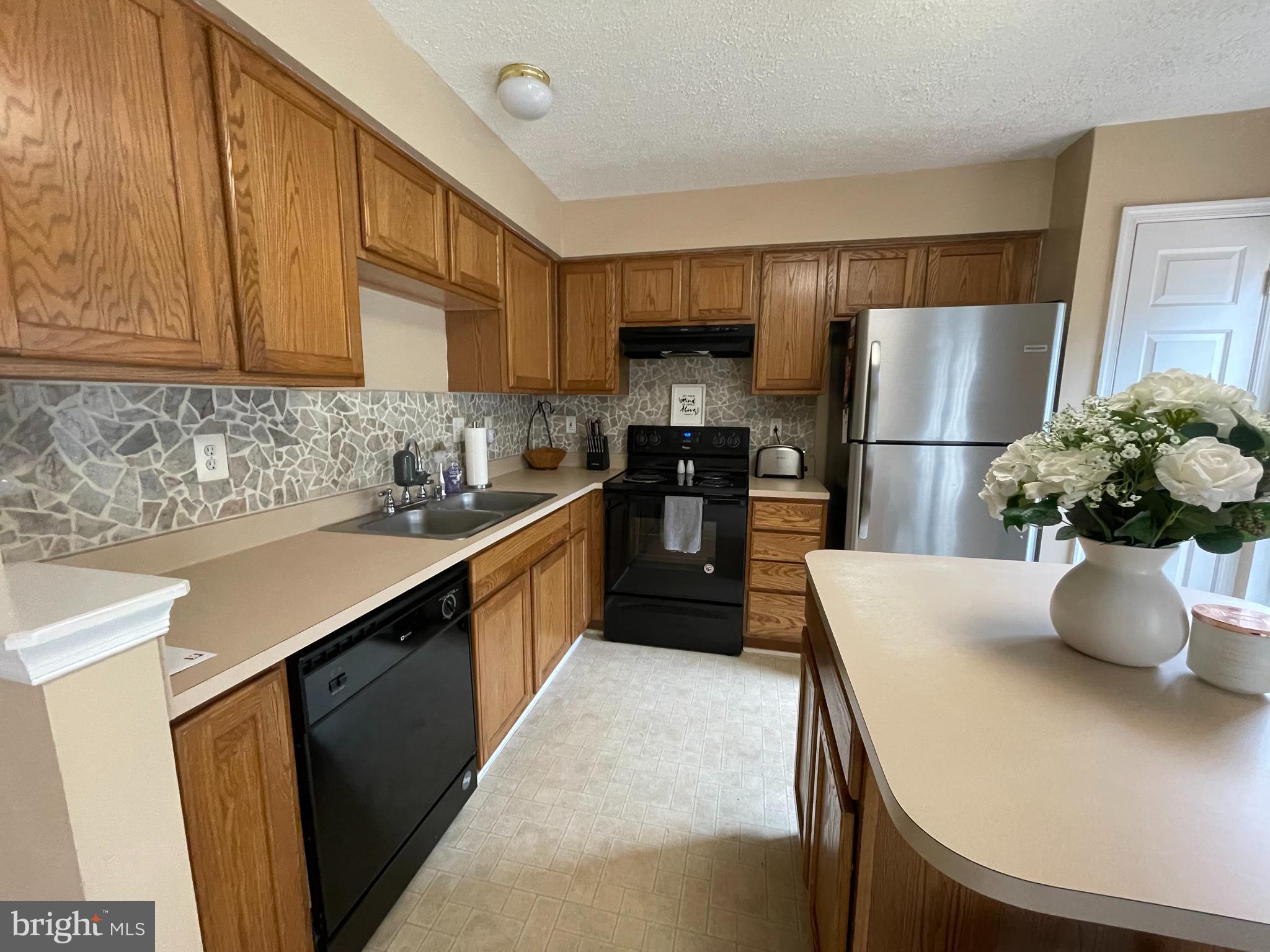 THE MDOWS OF ELK CRE - Residential