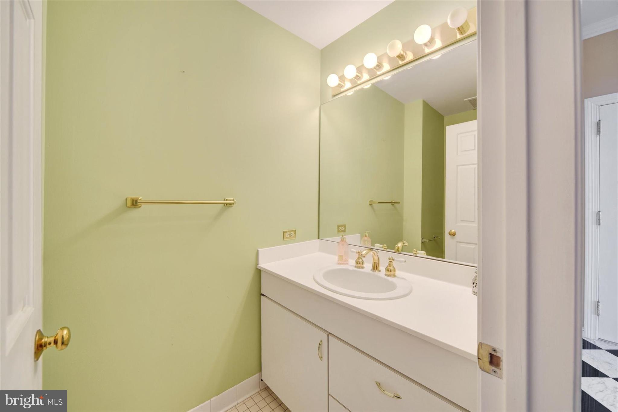 HARBOR COURT CONDOMINIUMS - Residential