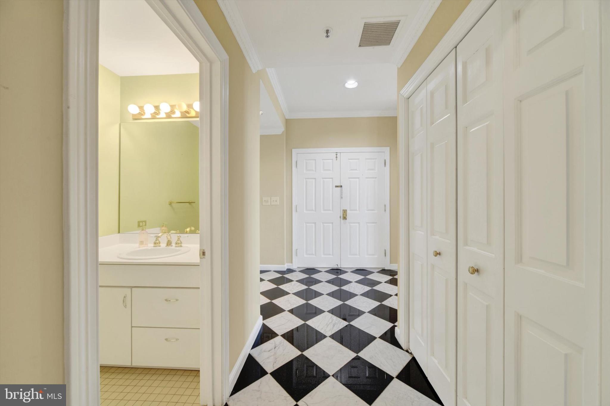 HARBOR COURT CONDOMINIUMS - Residential