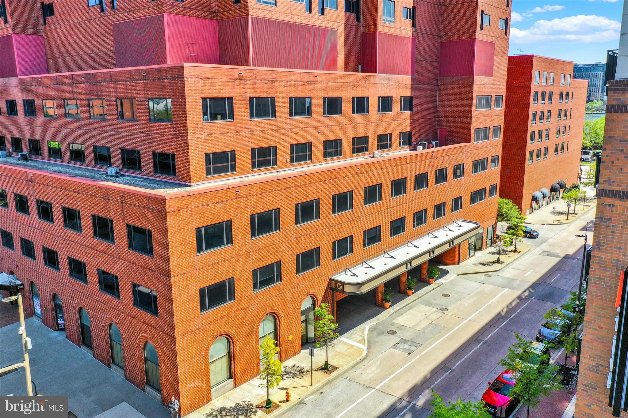 HARBOR COURT CONDOMINIUMS - Residential