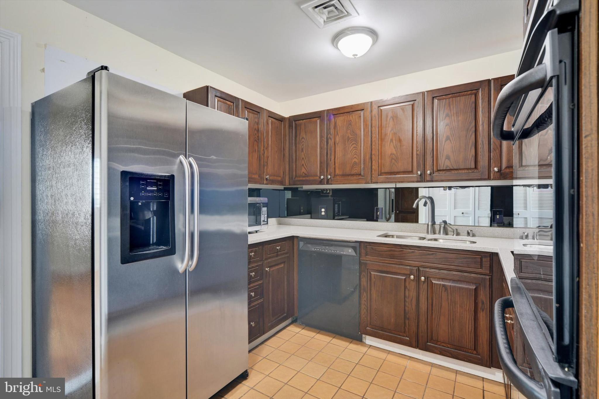 HARBOR COURT CONDOMINIUMS - Residential