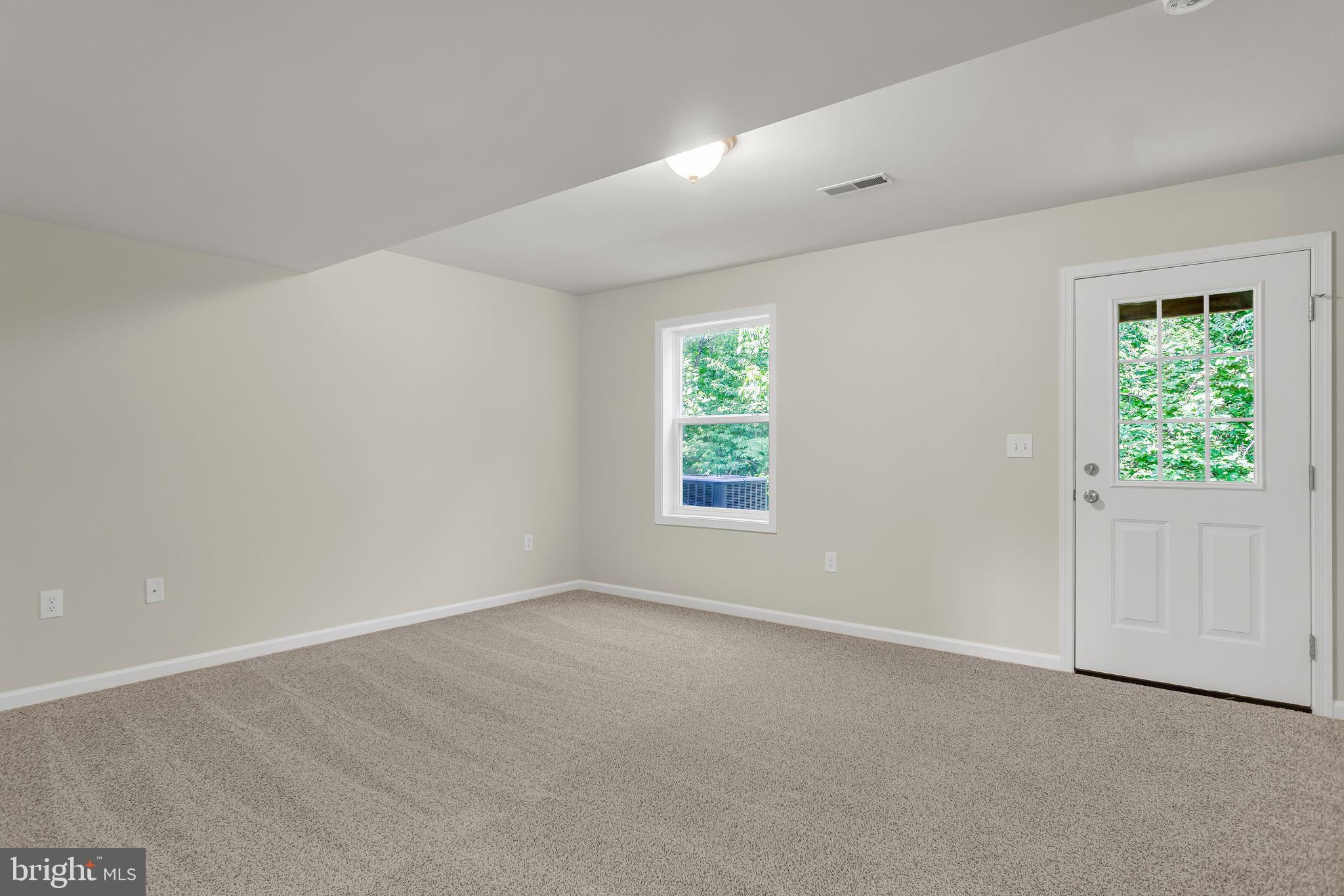 976 GREGS DRIVE