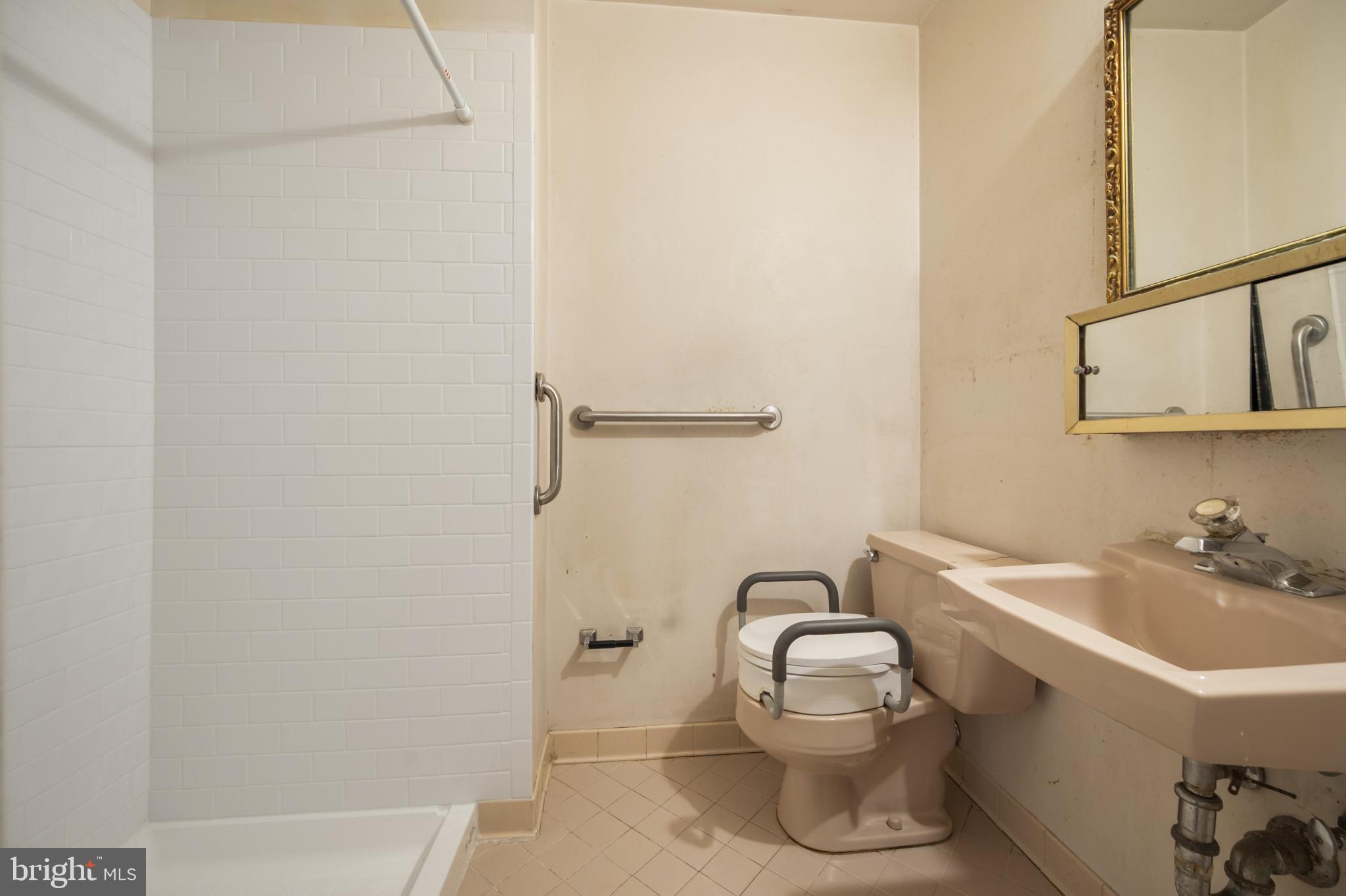 REGENCY ESTATES - Residential