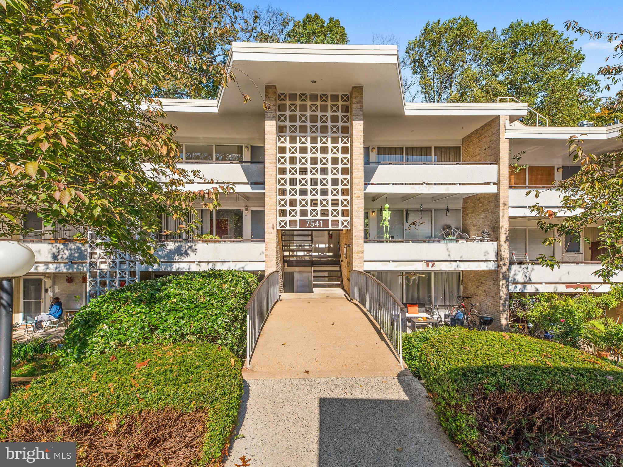 SPRING LAKE GARDEN CONDOMINIUM - Residential