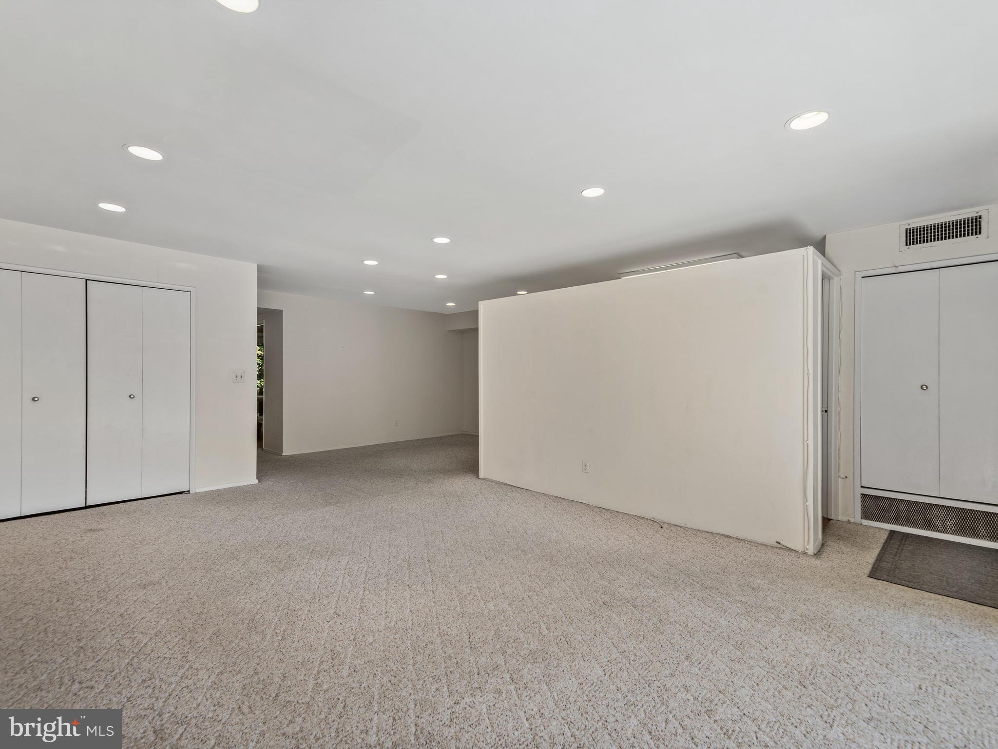 SPRING LAKE GARDEN CONDOMINIUM - Residential