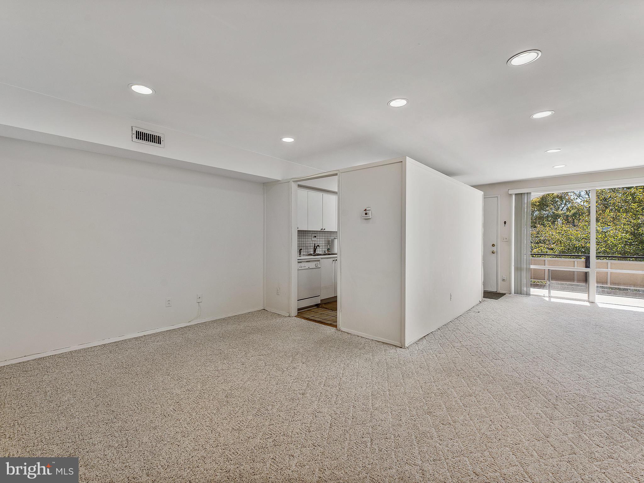 SPRING LAKE GARDEN CONDOMINIUM - Residential