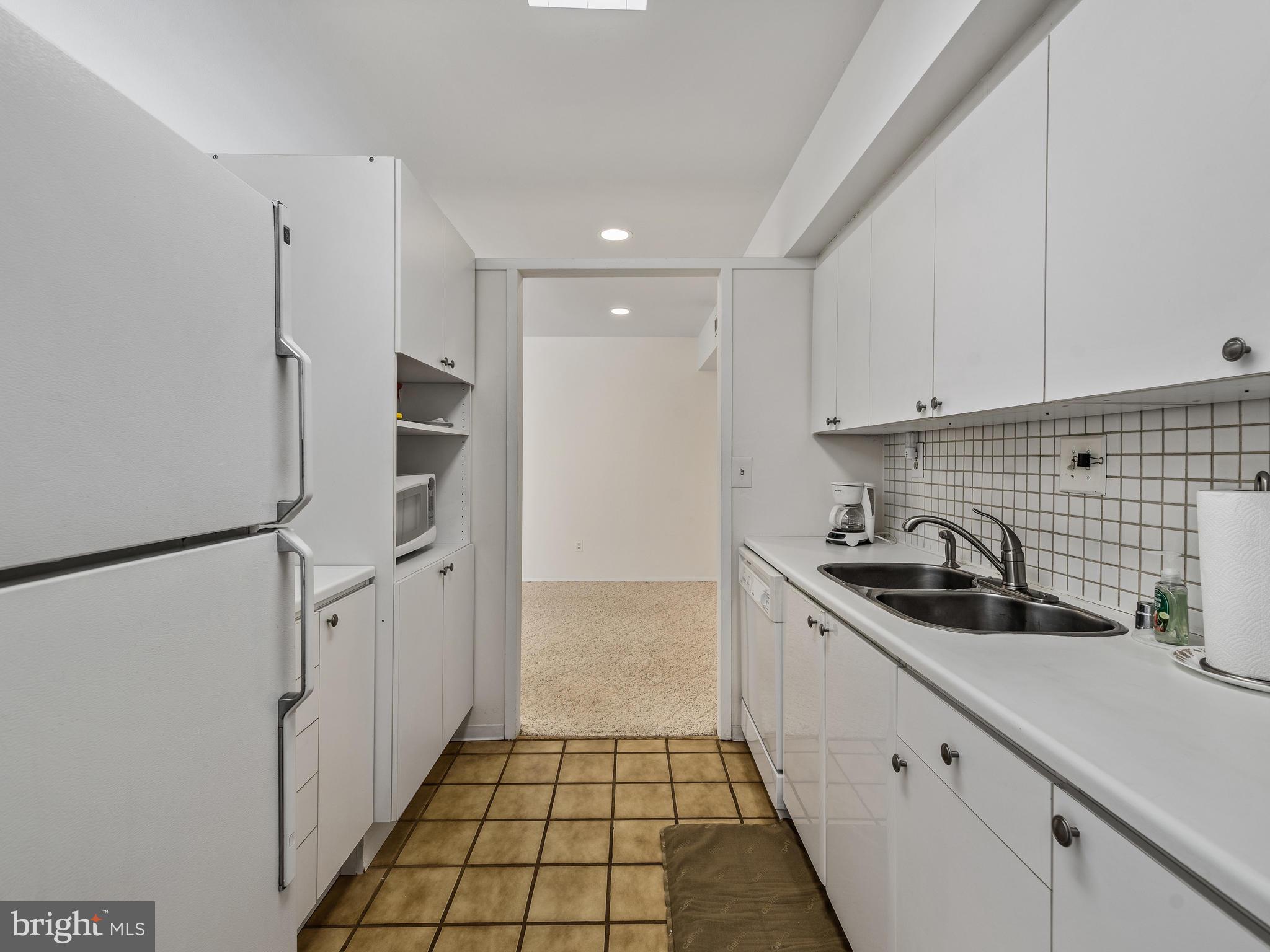 SPRING LAKE GARDEN CONDOMINIUM - Residential