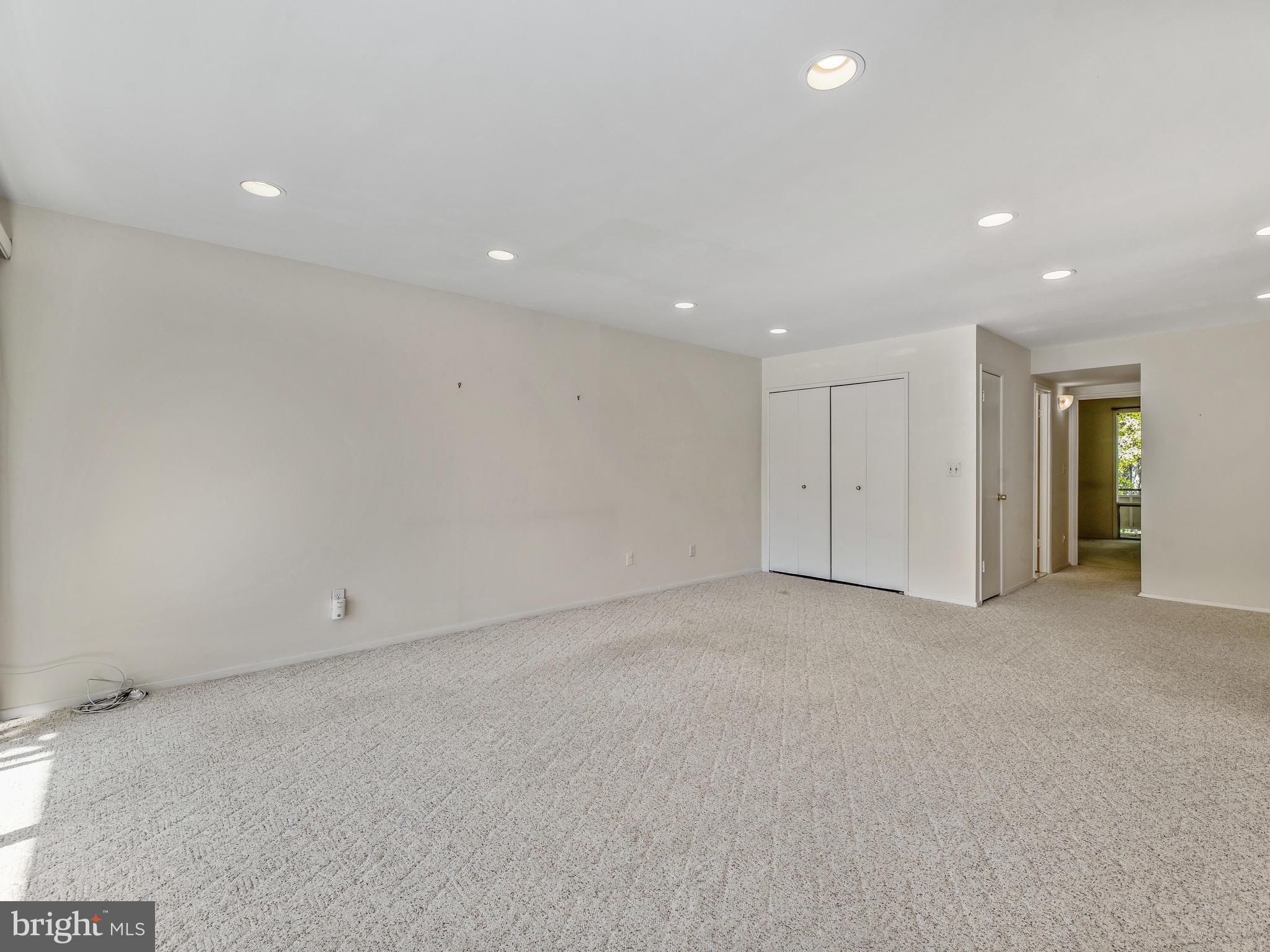 SPRING LAKE GARDEN CONDOMINIUM - Residential