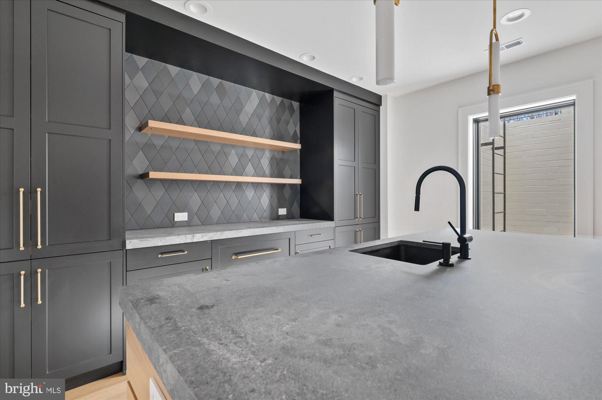 ROCK SPRING - Residential