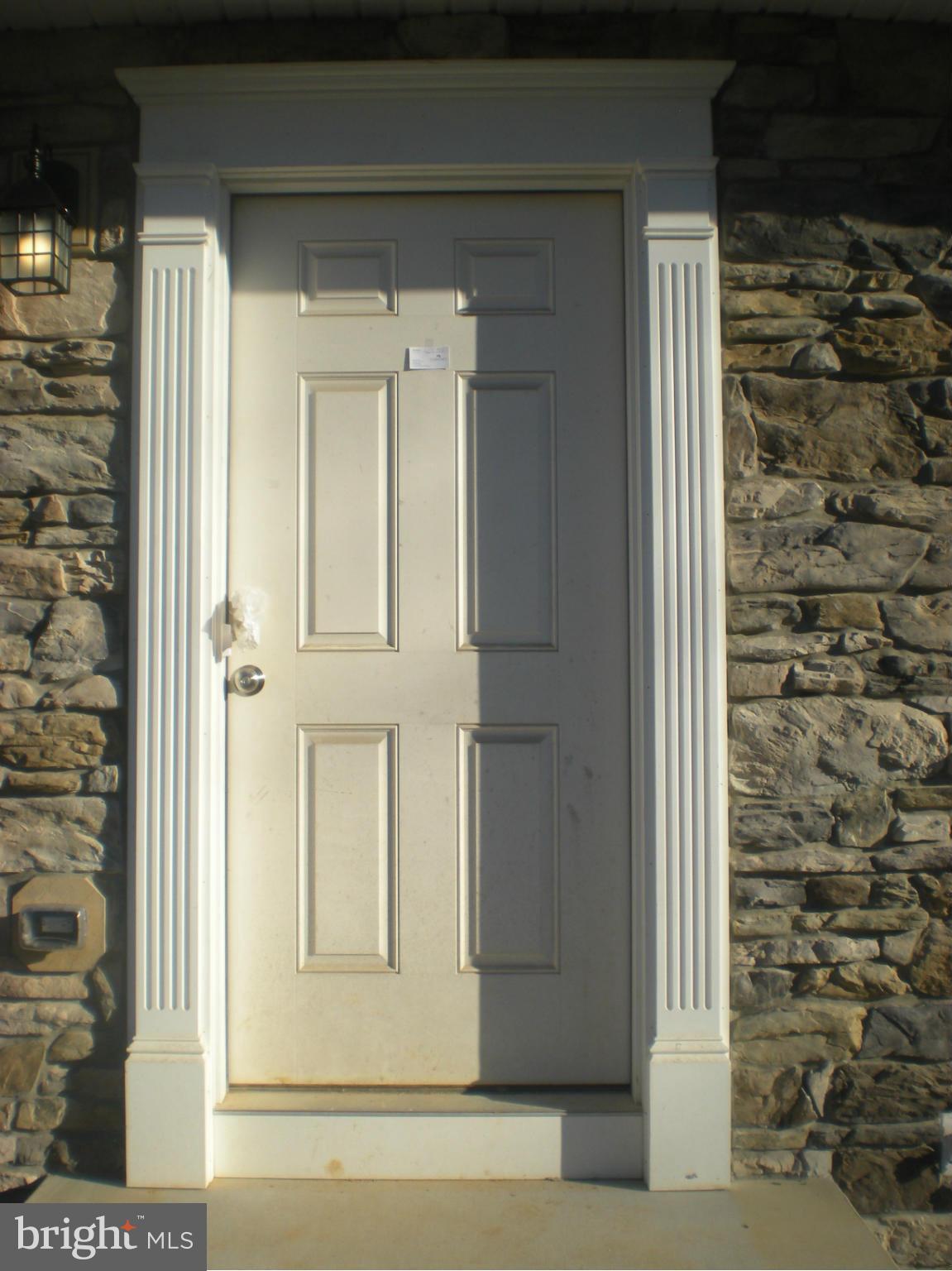 BARNETT AVENUE TOWNHOMES - Residential Lease