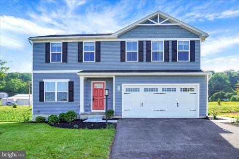Homes For Sale - 69 Summerfield Drive<br/> HANOVER, PA 17331