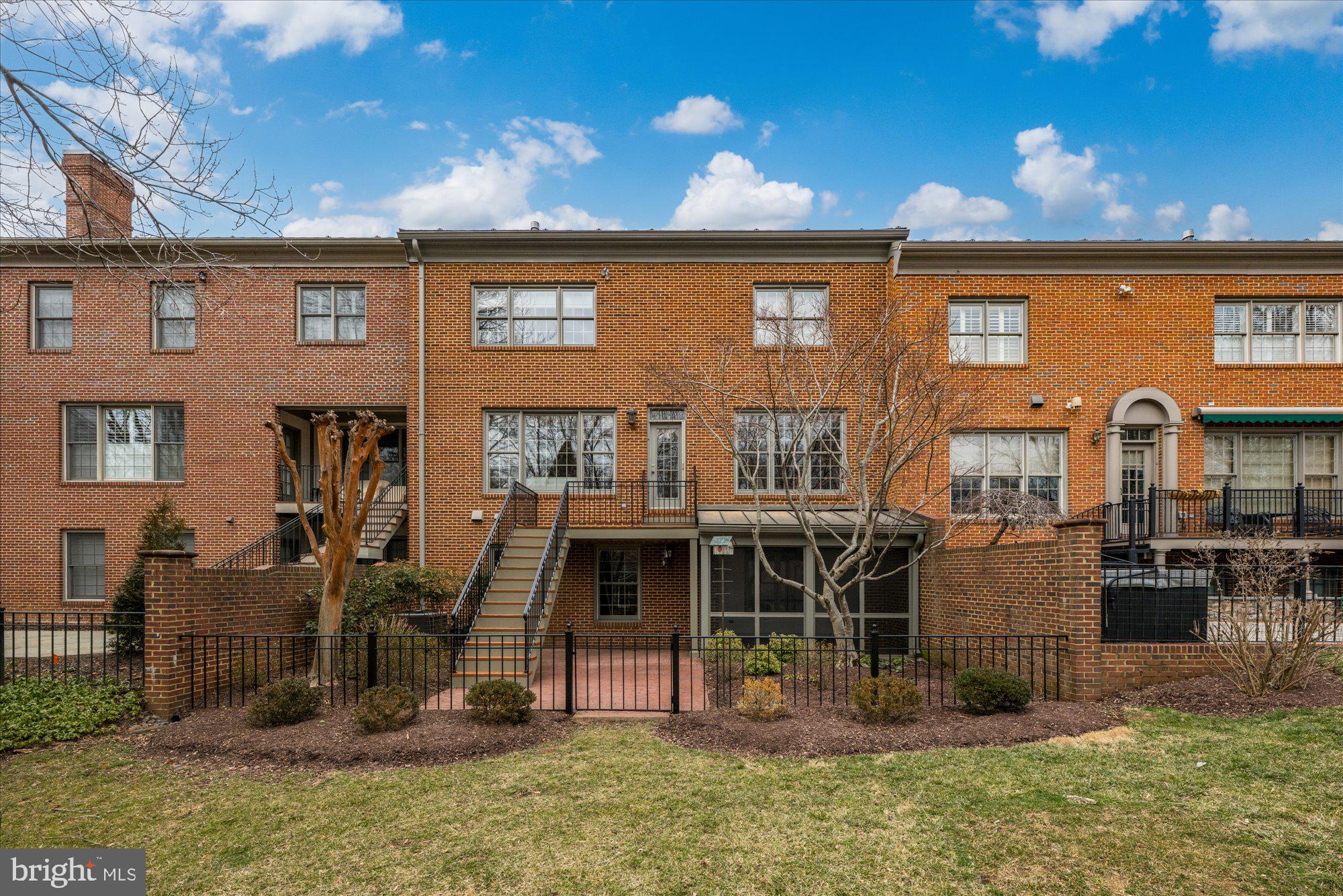 RIVER FALLS - Residential