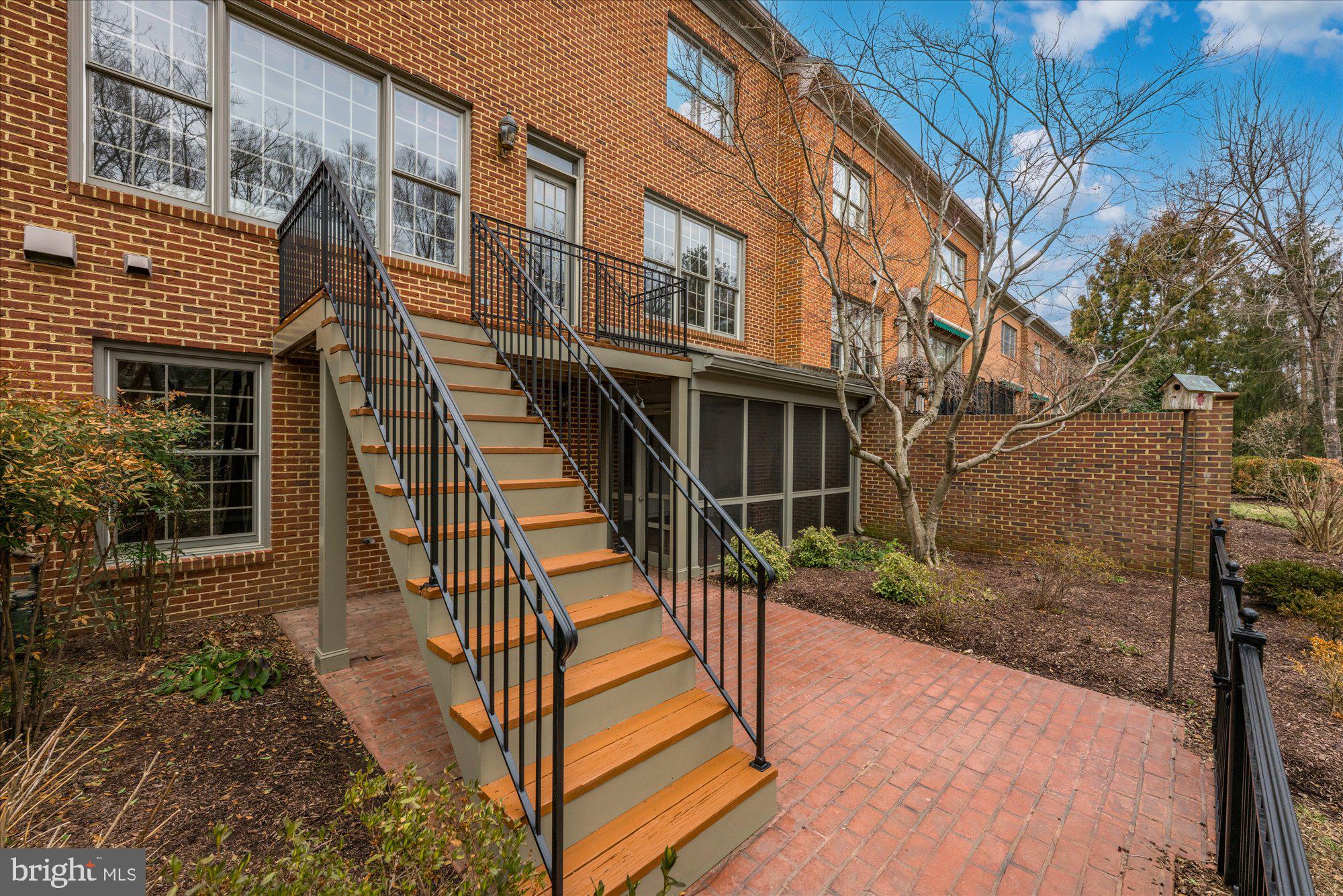 RIVER FALLS - Residential