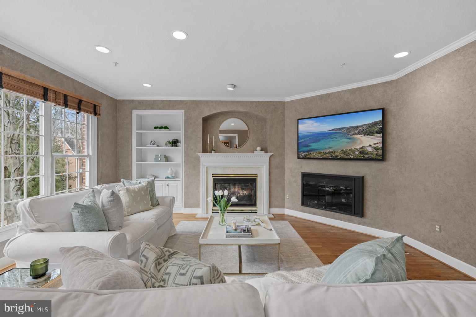 RIVER FALLS - Residential