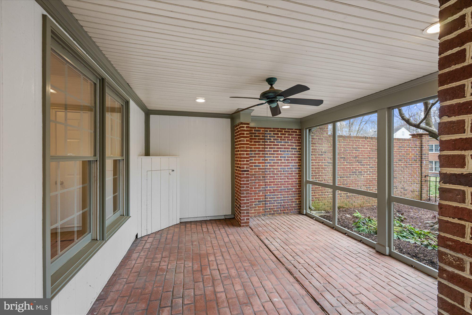 RIVER FALLS - Residential