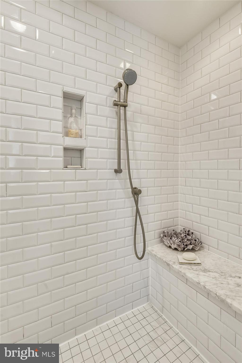 LACEY WOODS - Residential