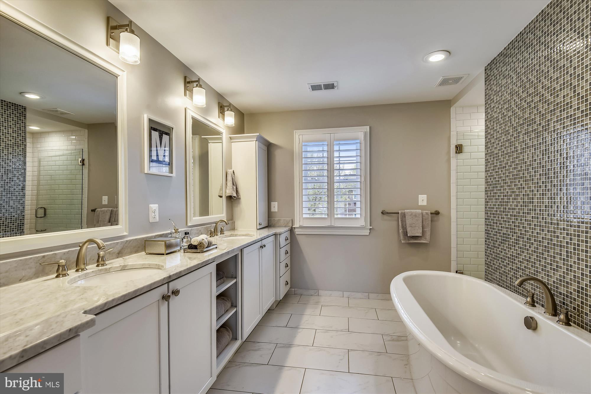 LACEY WOODS - Residential