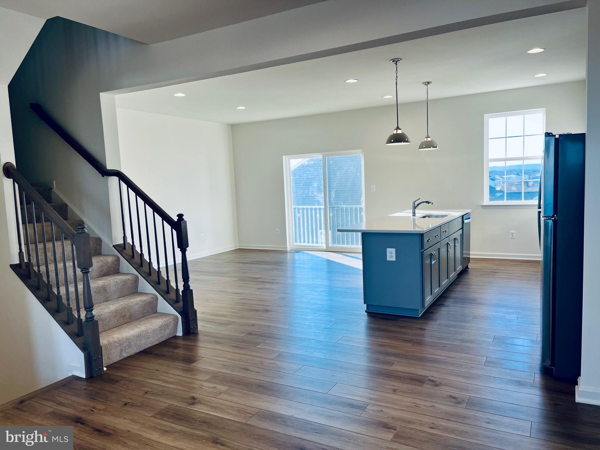 OVERLOOK AT RIVERSIDE TOWNHOMES - Residential