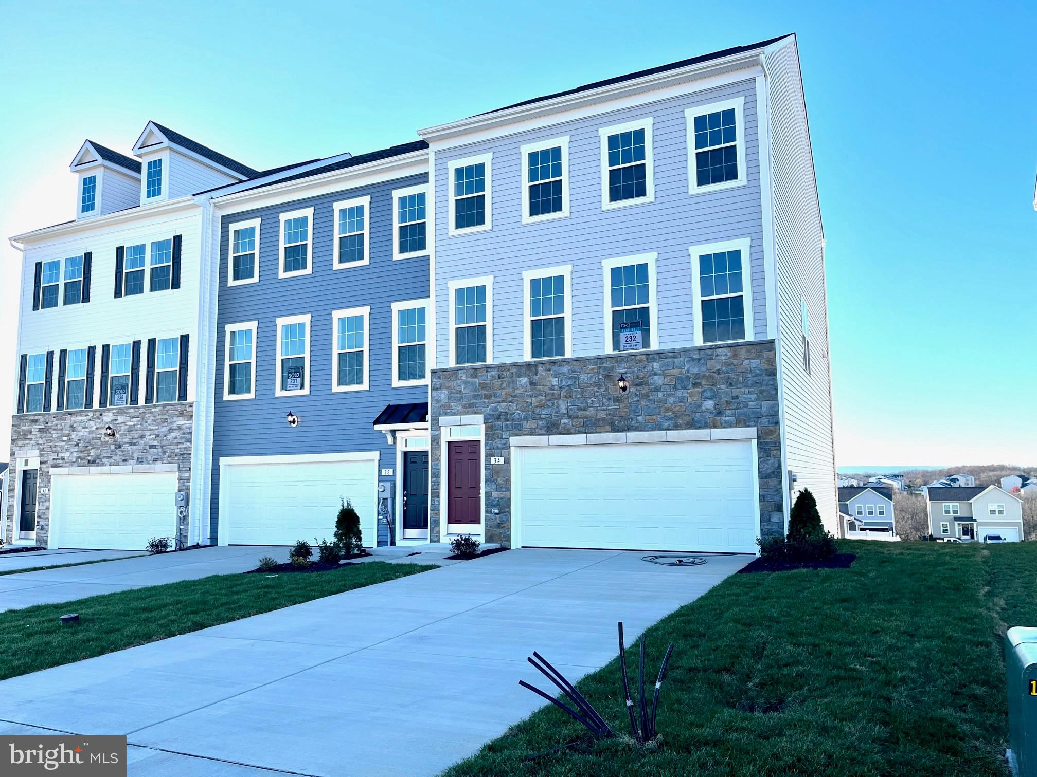 OVERLOOK AT RIVERSIDE TOWNHOMES - Residential