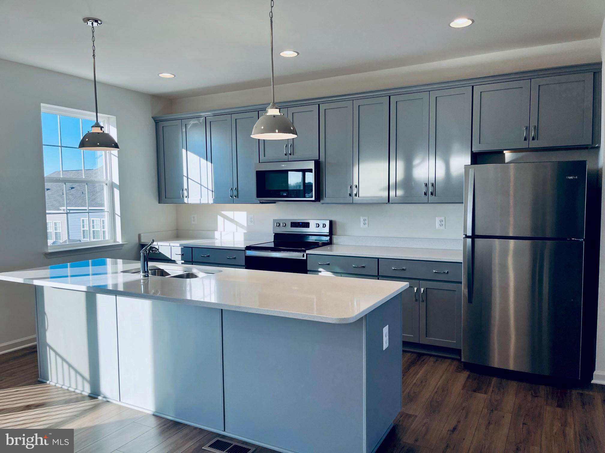 OVERLOOK AT RIVERSIDE TOWNHOMES - Residential