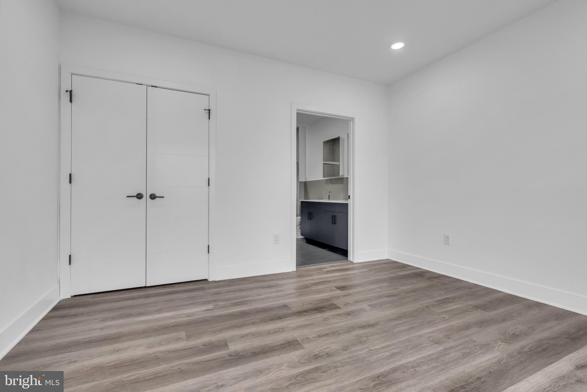 OLDE KENSINGTON - Residential Lease