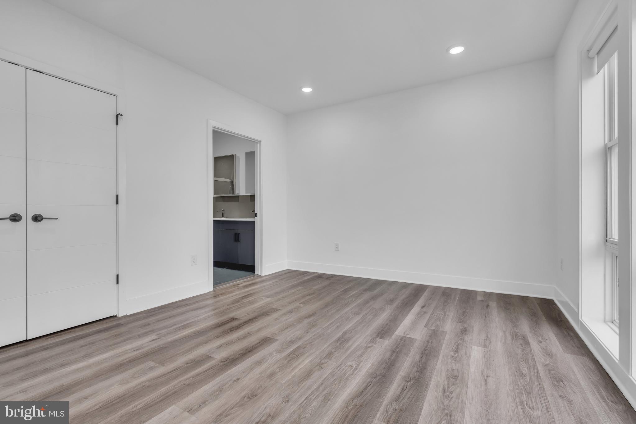 OLDE KENSINGTON - Residential Lease