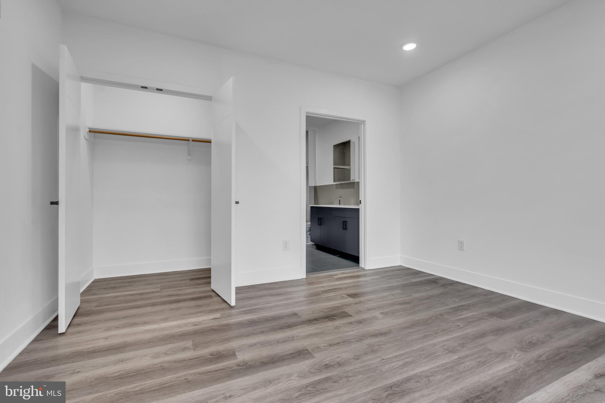 OLDE KENSINGTON - Residential Lease