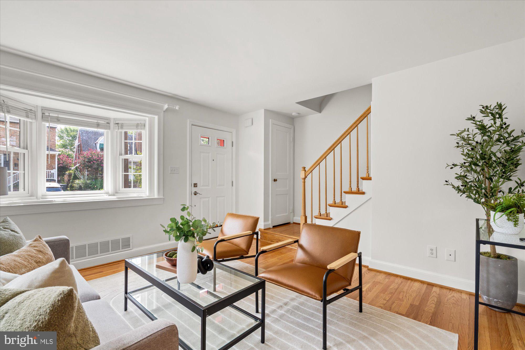 18 E MYRTLE STREET 1/2