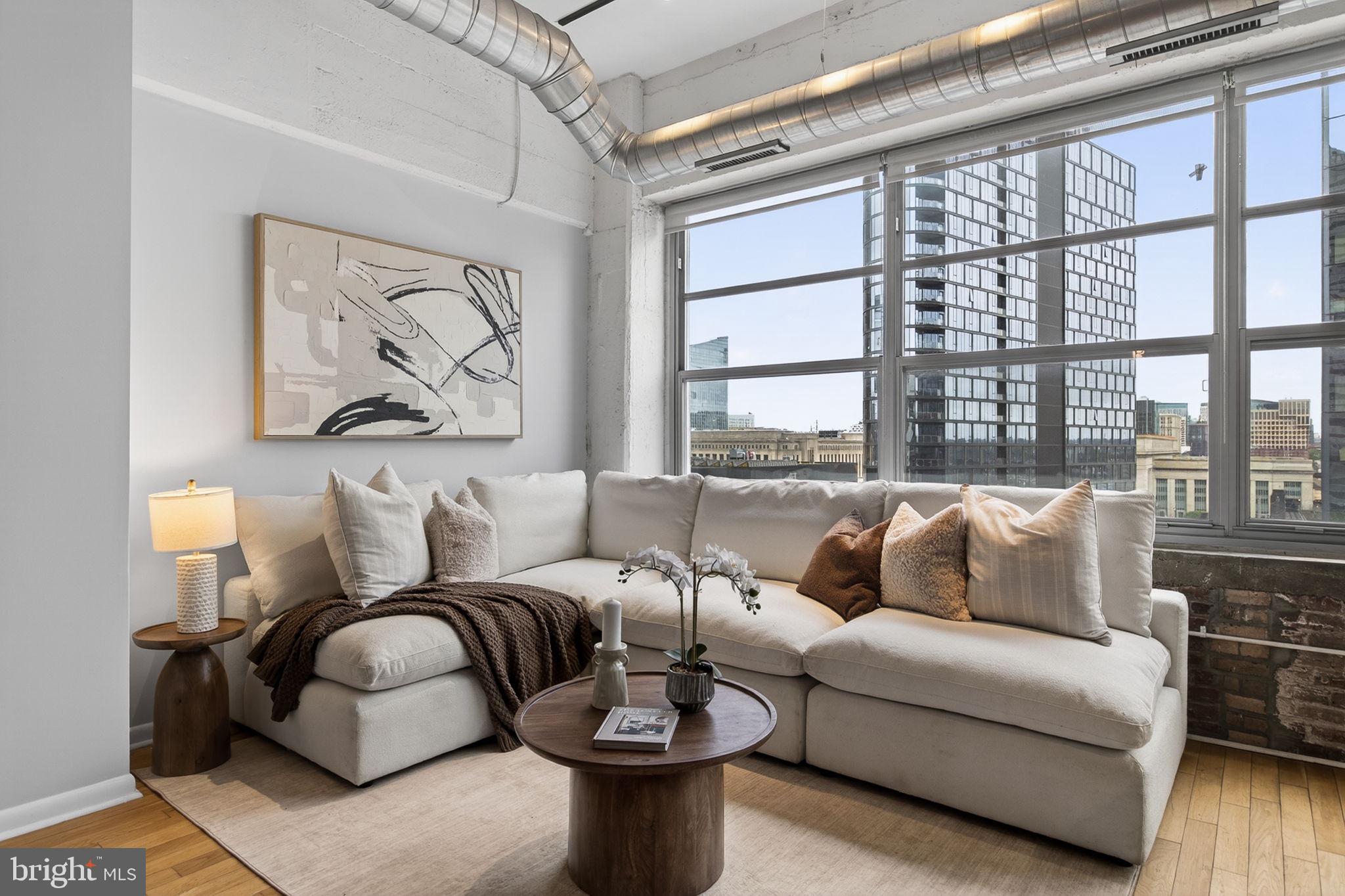 LOGAN SQUARE - Residential