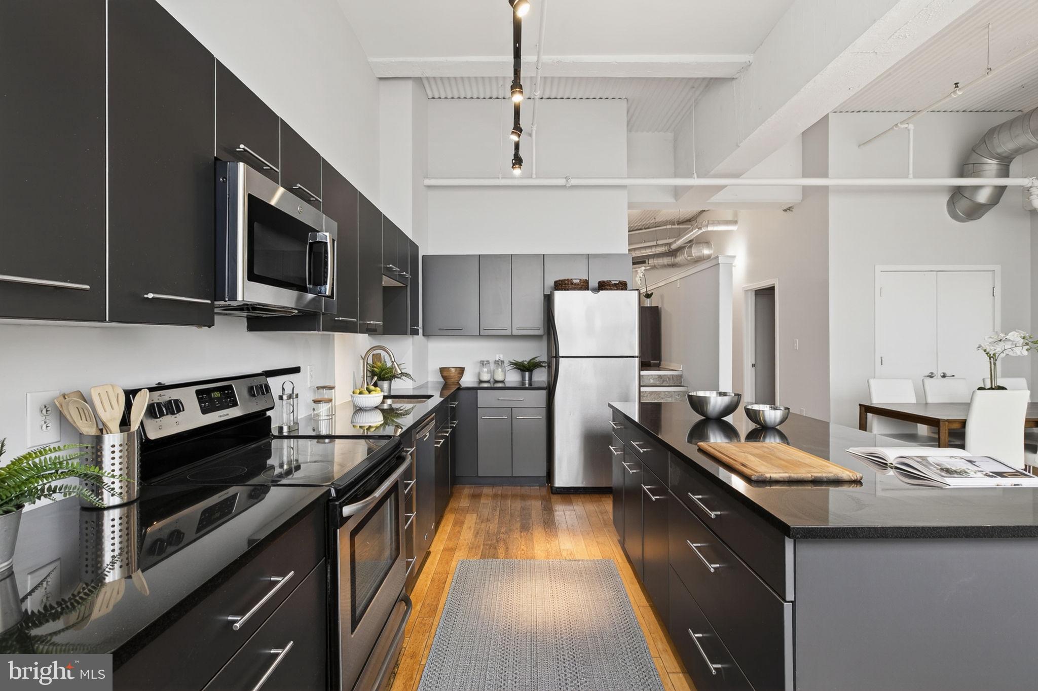 LOGAN SQUARE - Residential