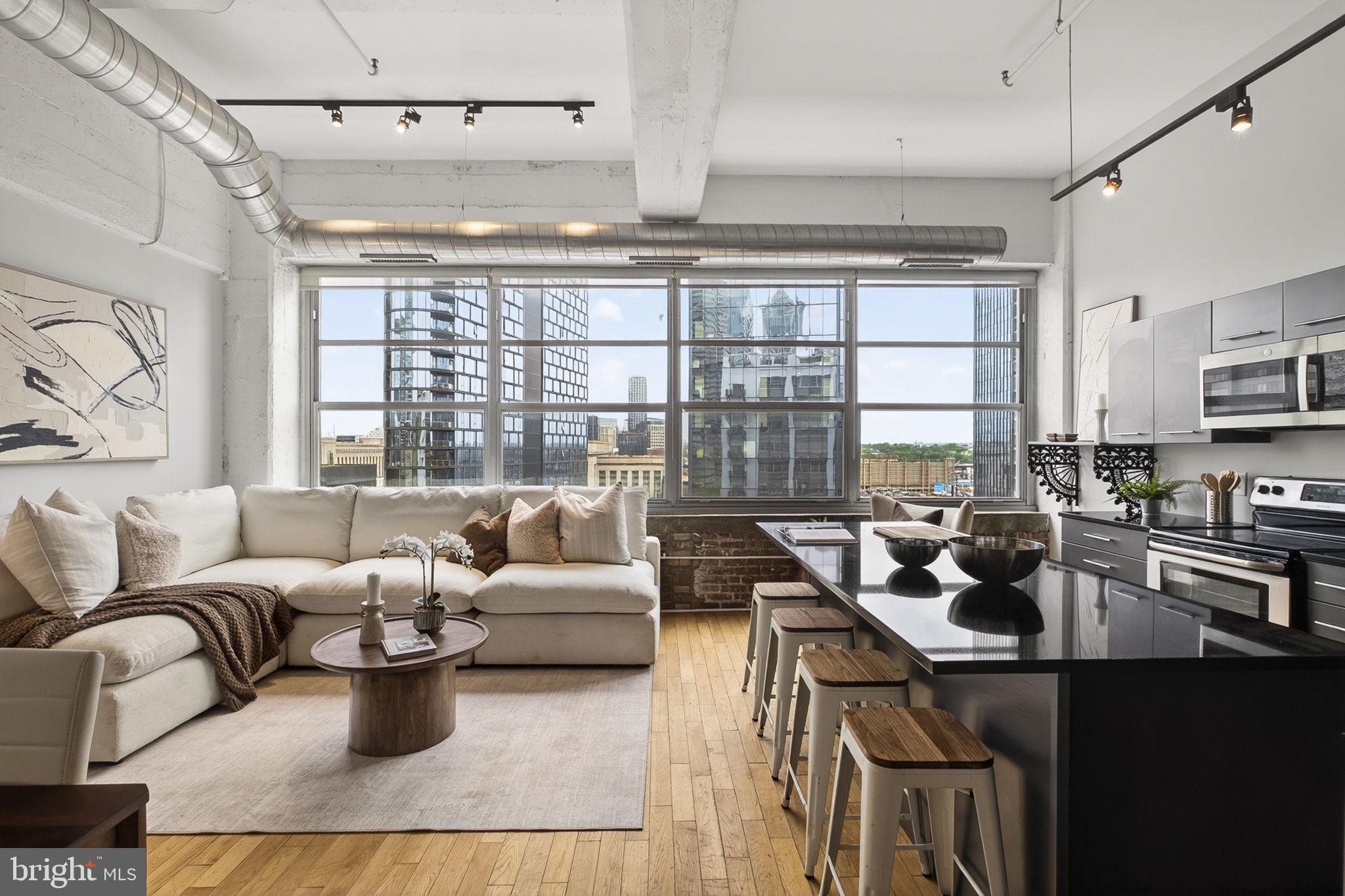 LOGAN SQUARE - Residential