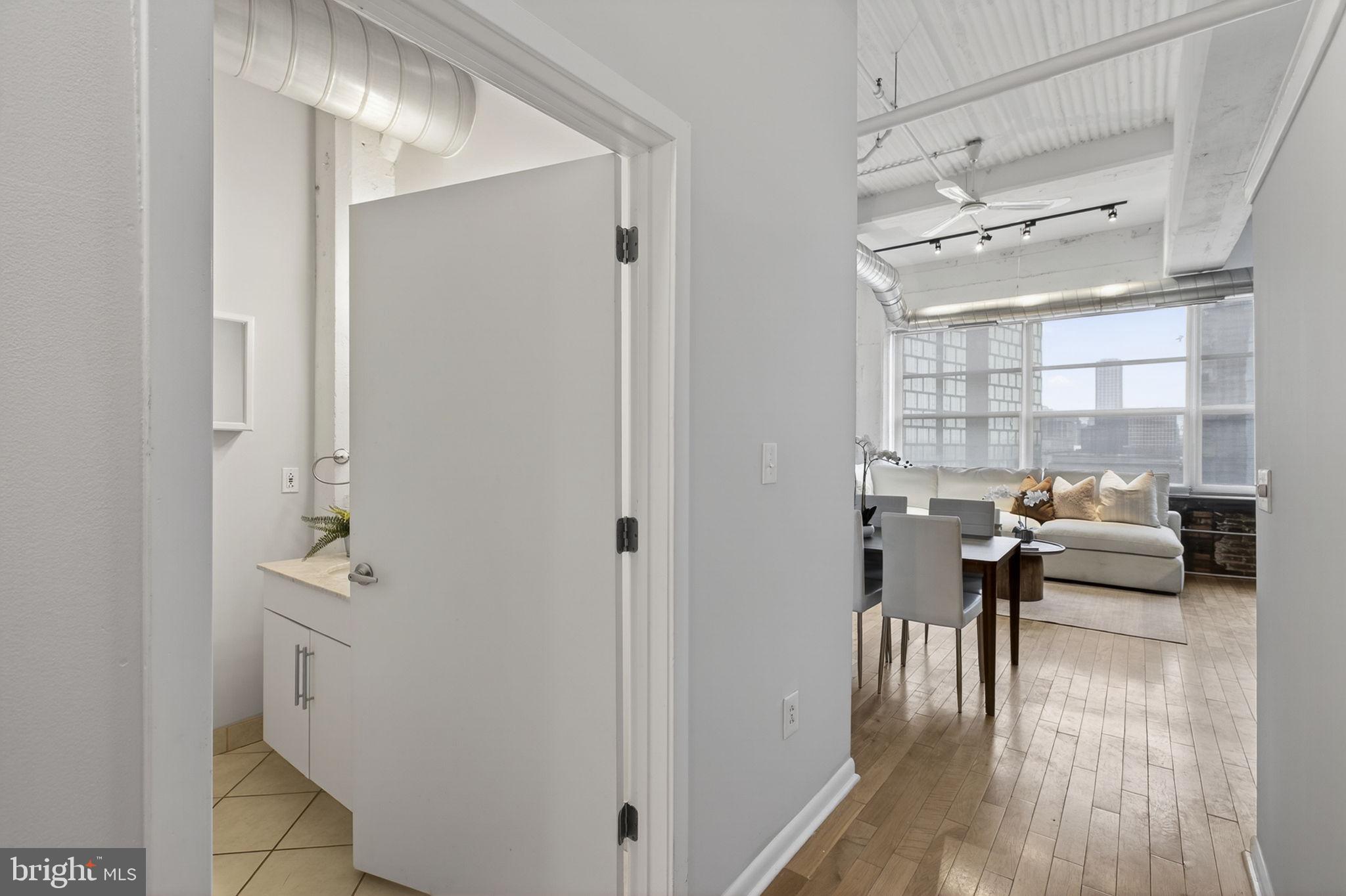 LOGAN SQUARE - Residential