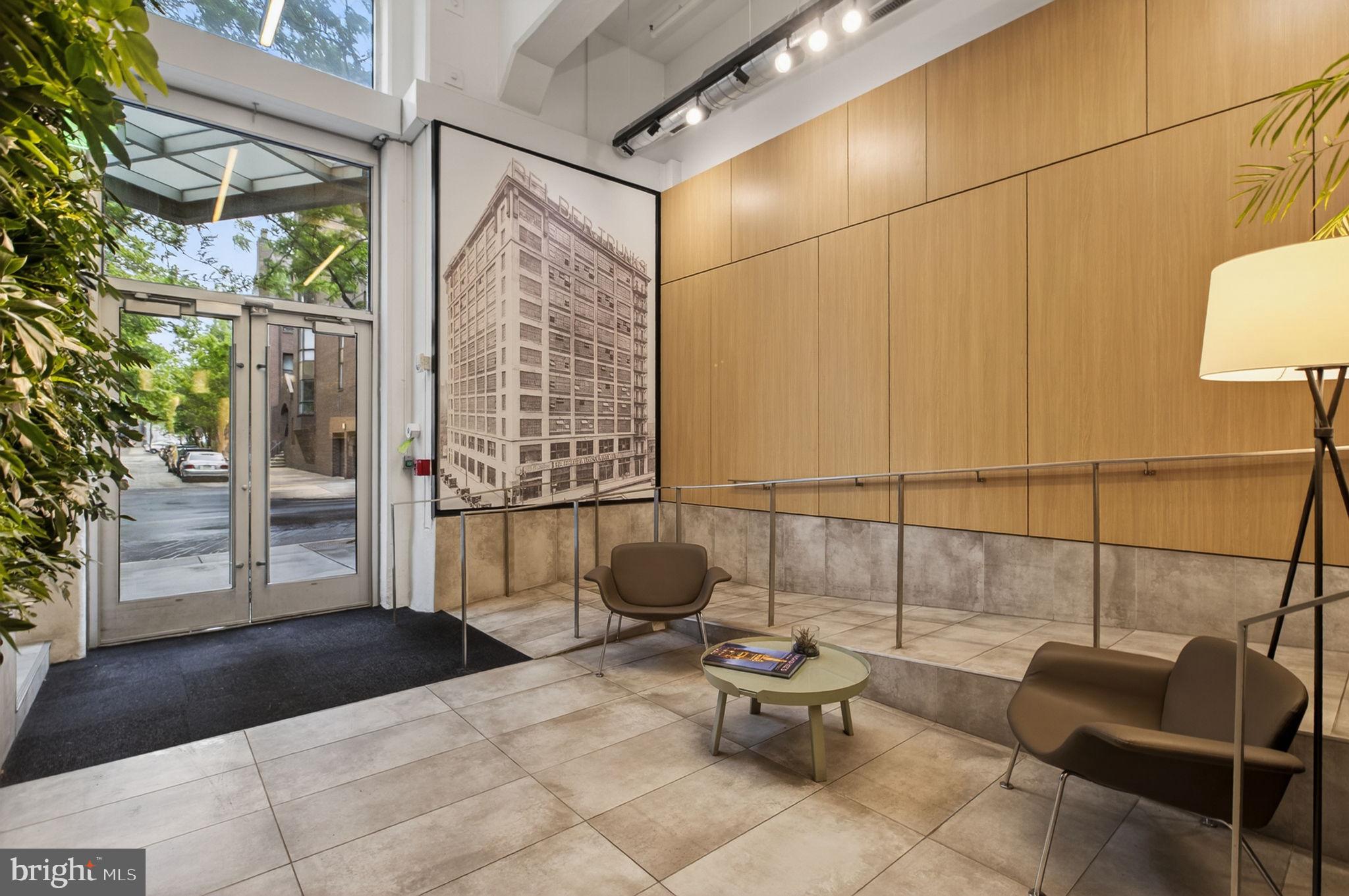 LOGAN SQUARE - Residential
