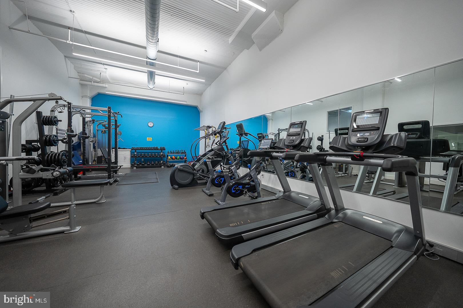 LOGAN SQUARE - Residential