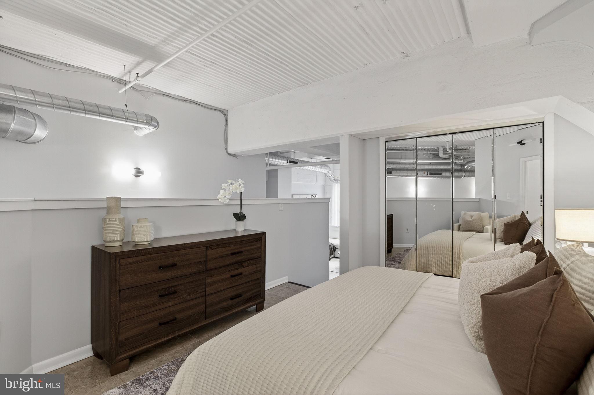 LOGAN SQUARE - Residential