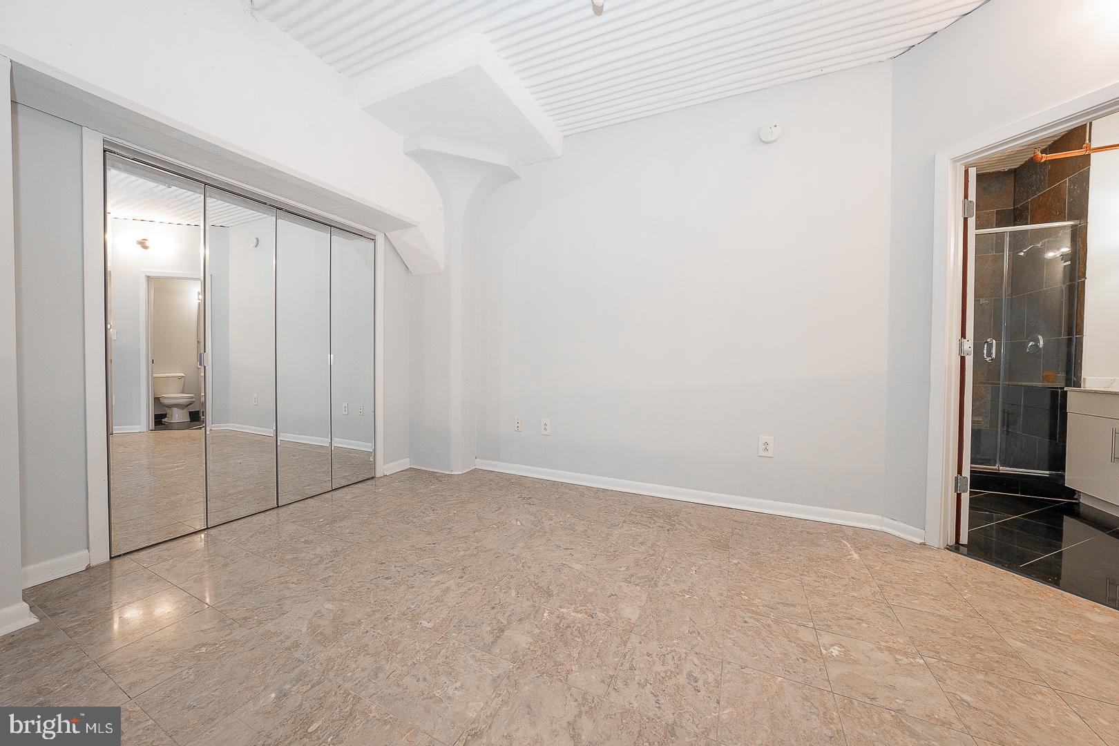 LOGAN SQUARE - Residential