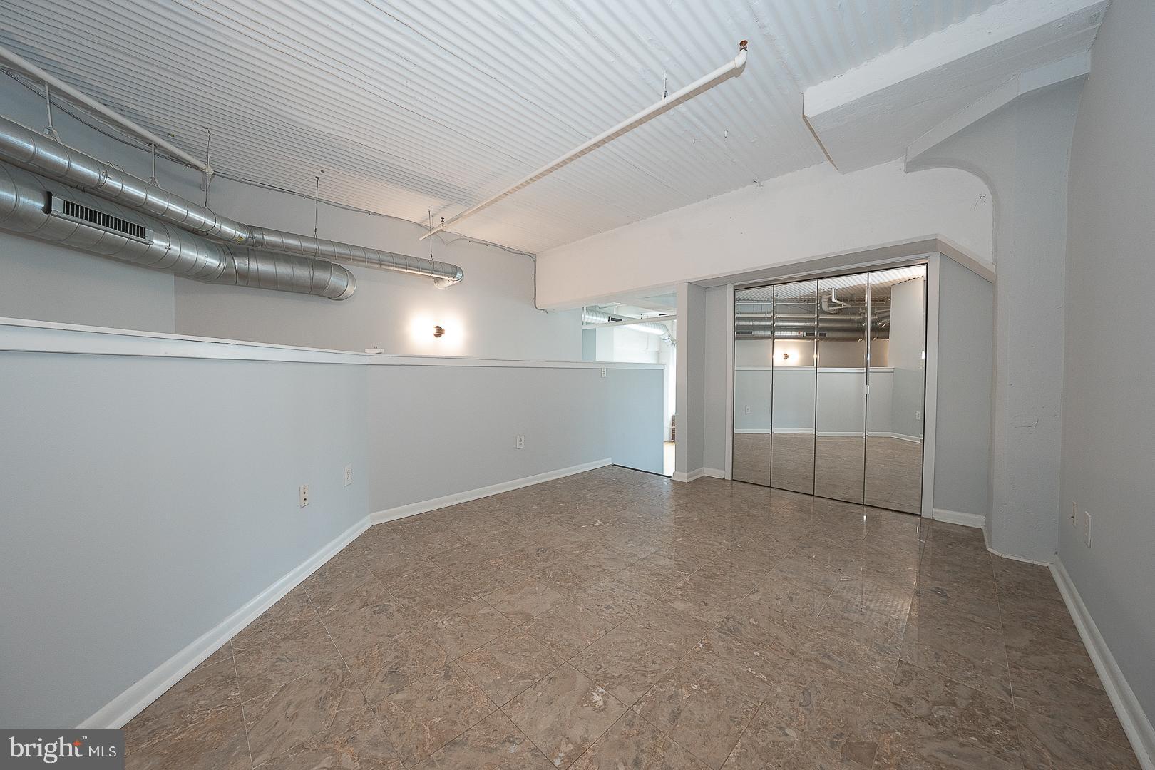 LOGAN SQUARE - Residential