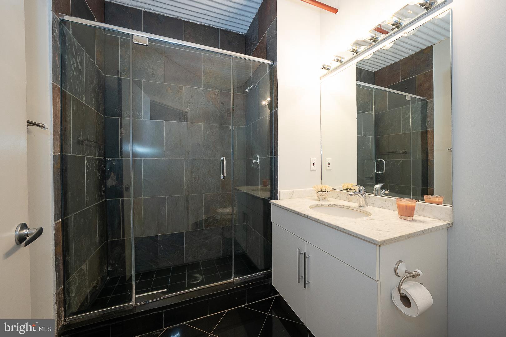 LOGAN SQUARE - Residential