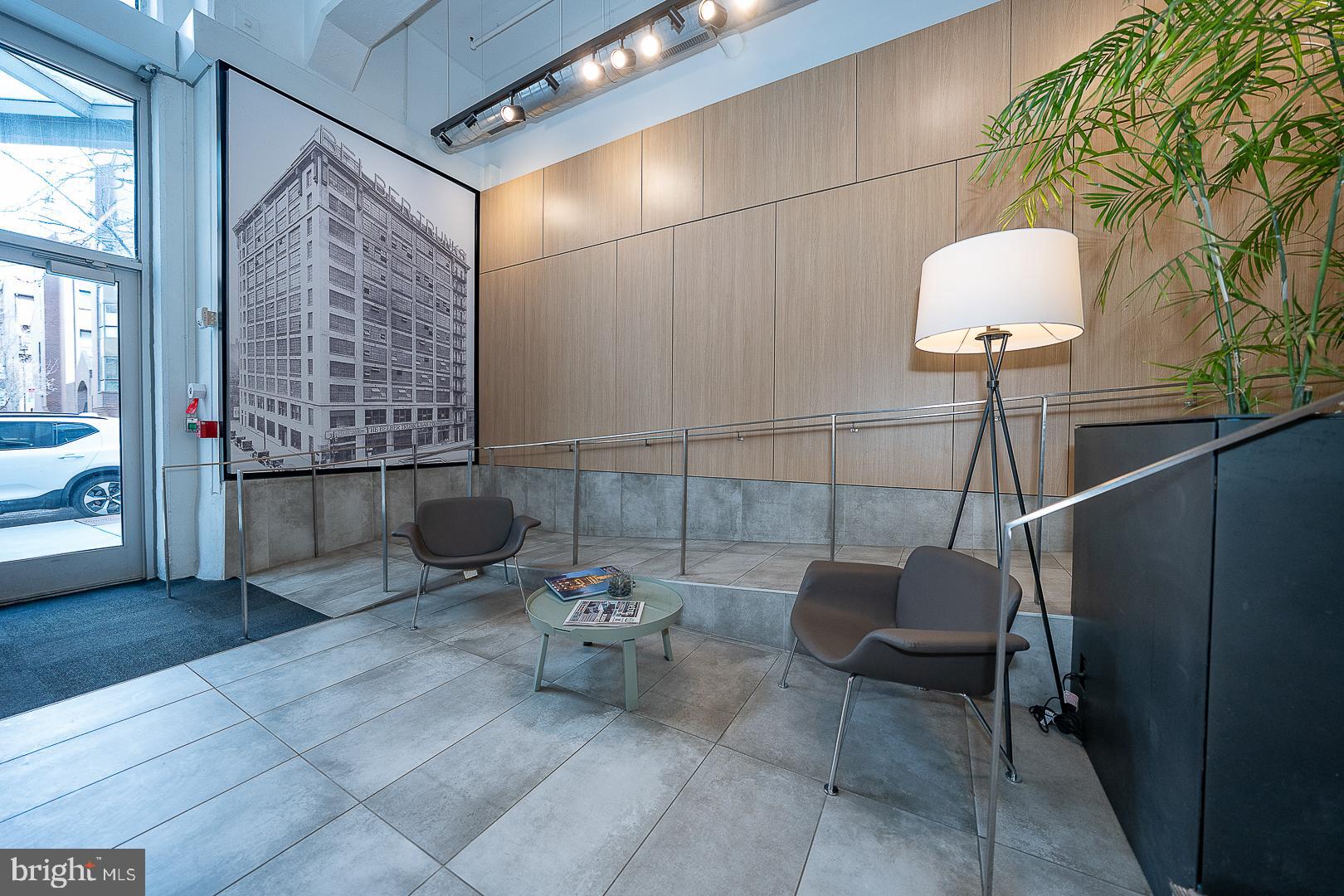 LOGAN SQUARE - Residential