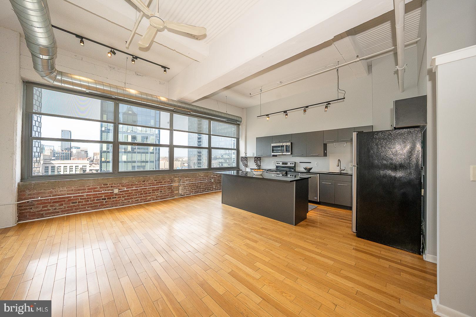 2200 ARCH STREET 28 913