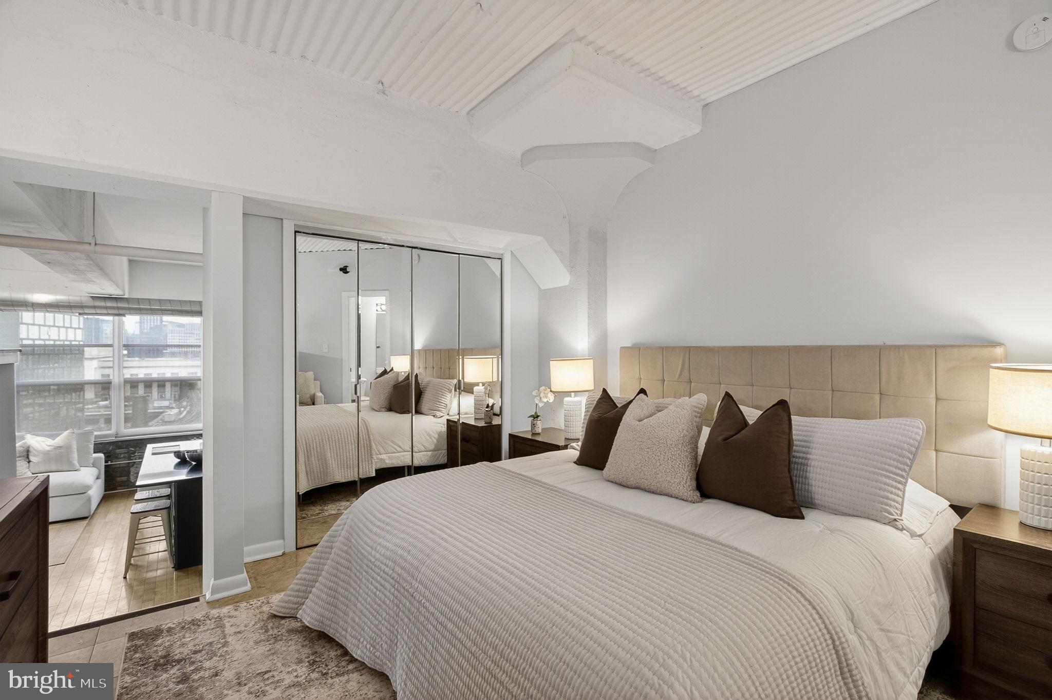 LOGAN SQUARE - Residential