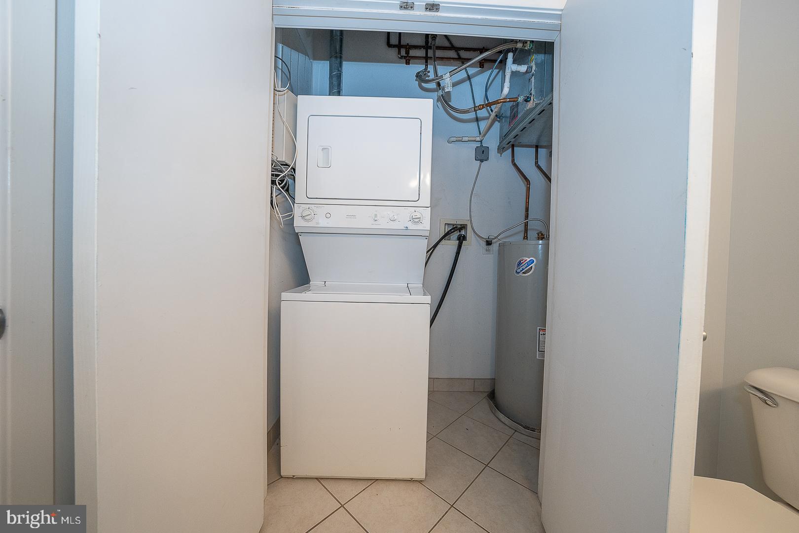 LOGAN SQUARE - Residential