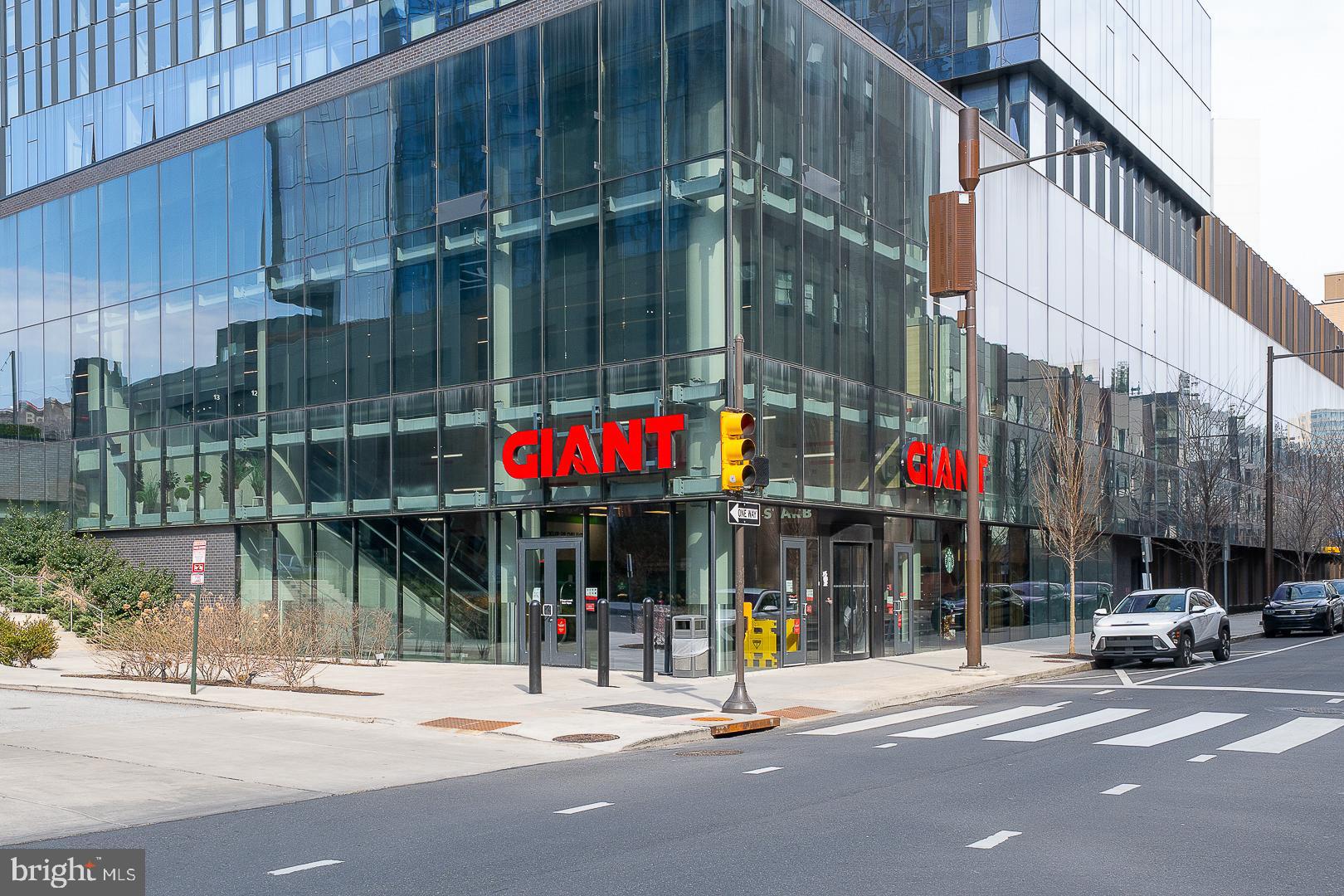 LOGAN SQUARE - Residential