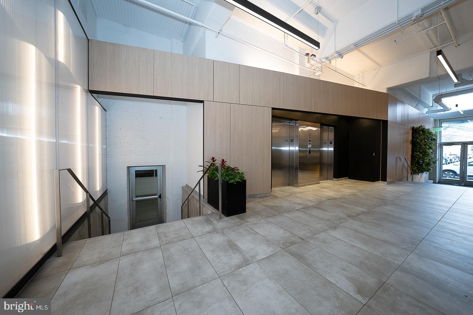 LOGAN SQUARE - Residential