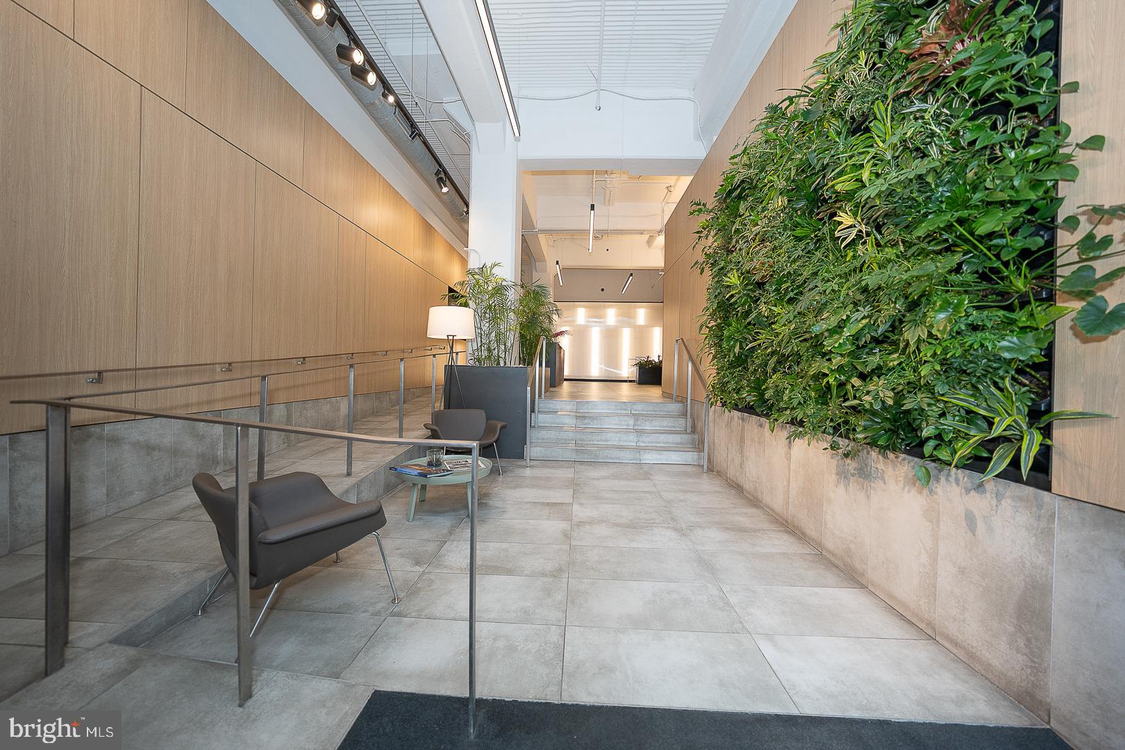 LOGAN SQUARE - Residential