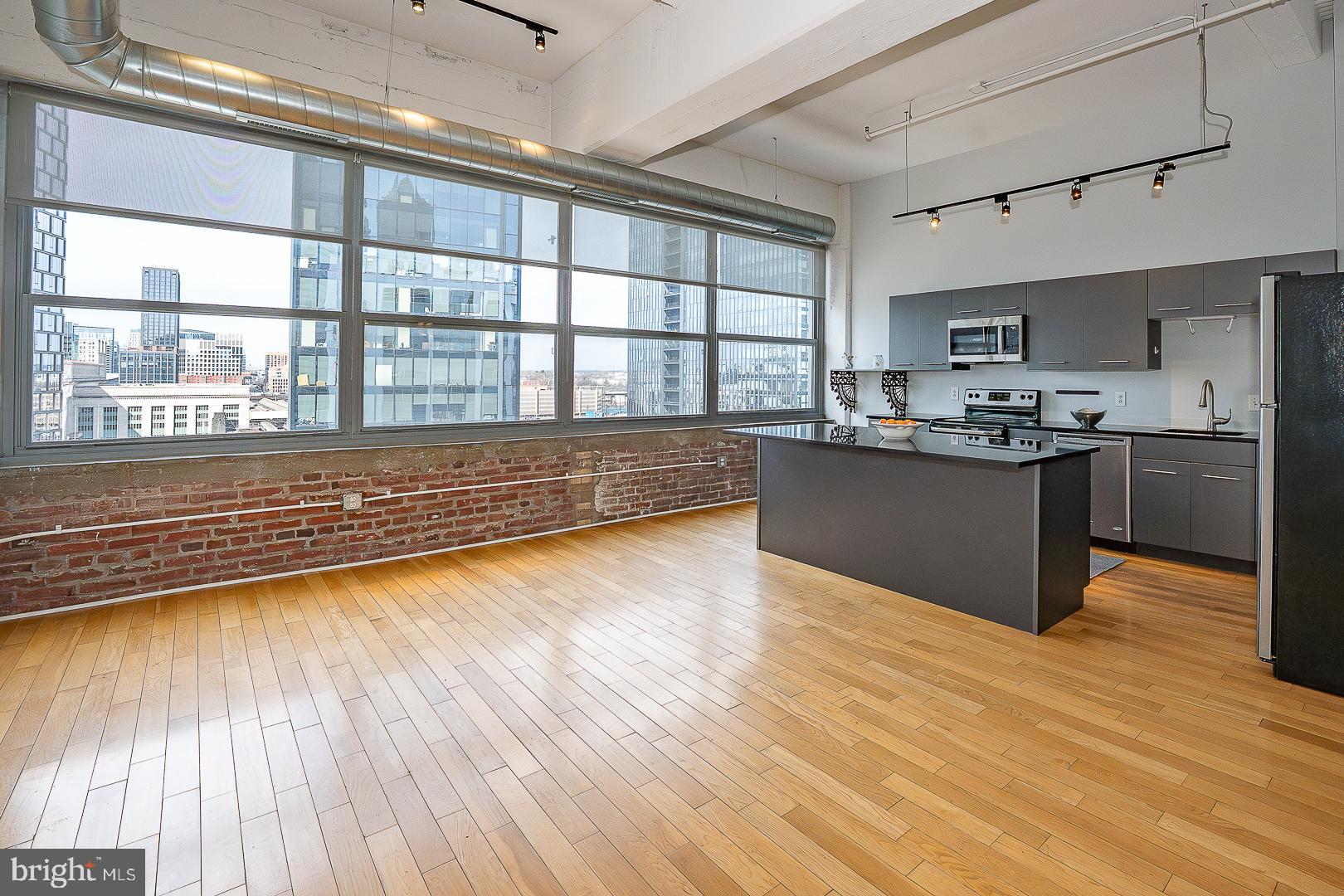 LOGAN SQUARE - Residential