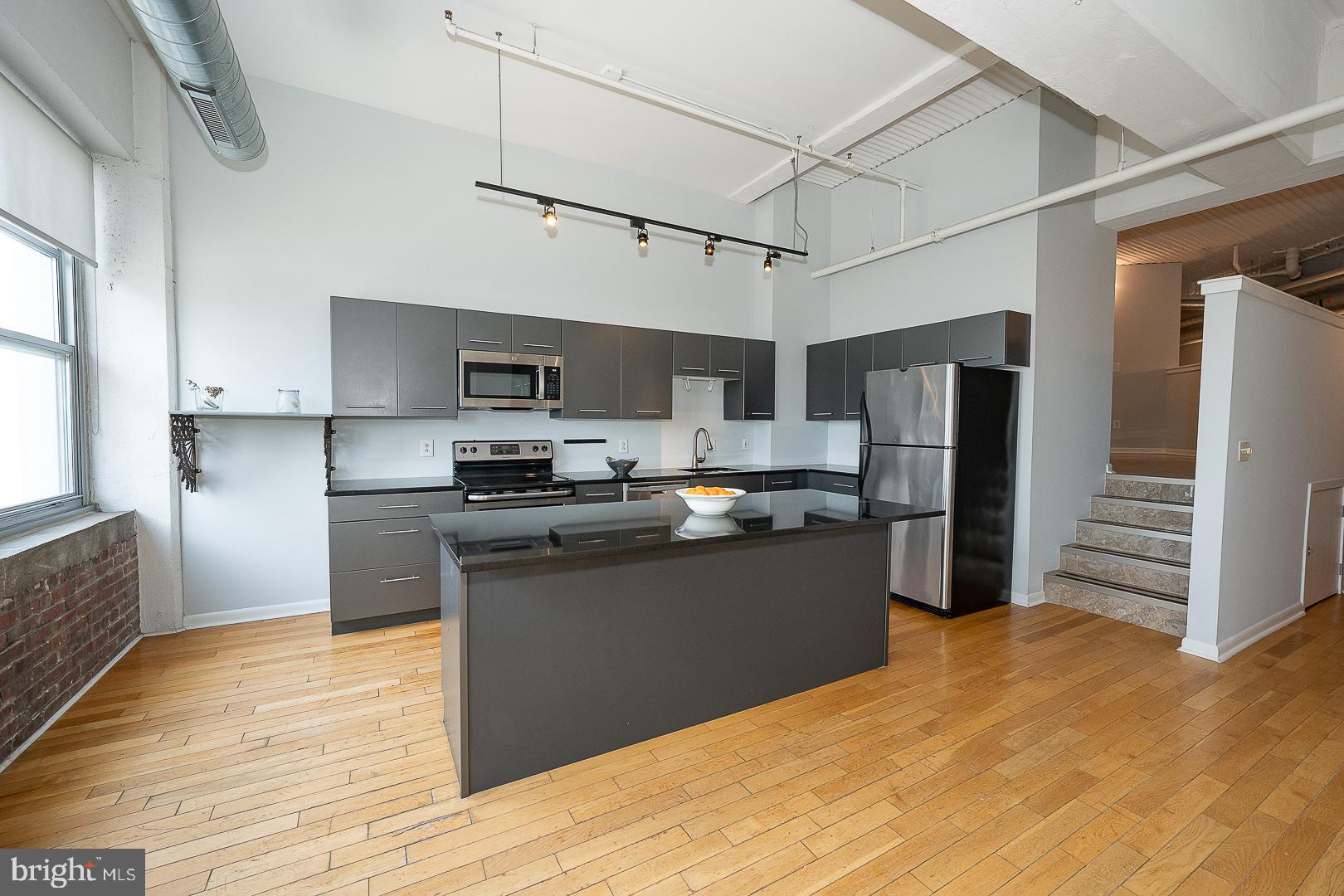 LOGAN SQUARE - Residential