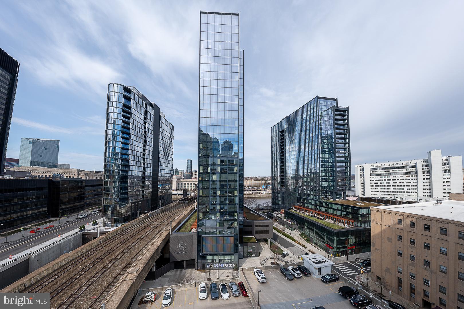 2200 ARCH STREET 28 913